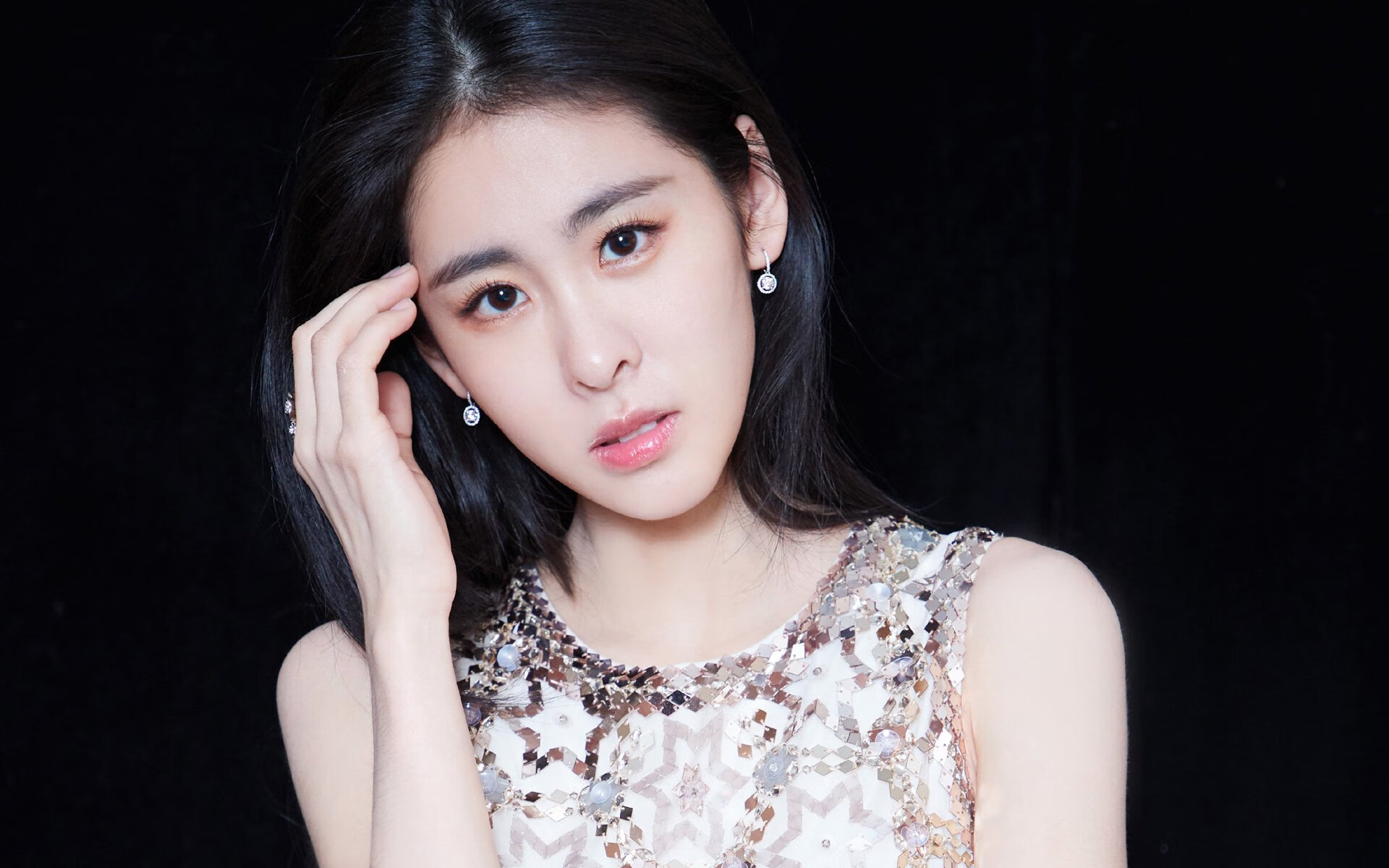 “弯道飞旋:漂移与超车的极致舞蹈”,弯道漂移翻车动图