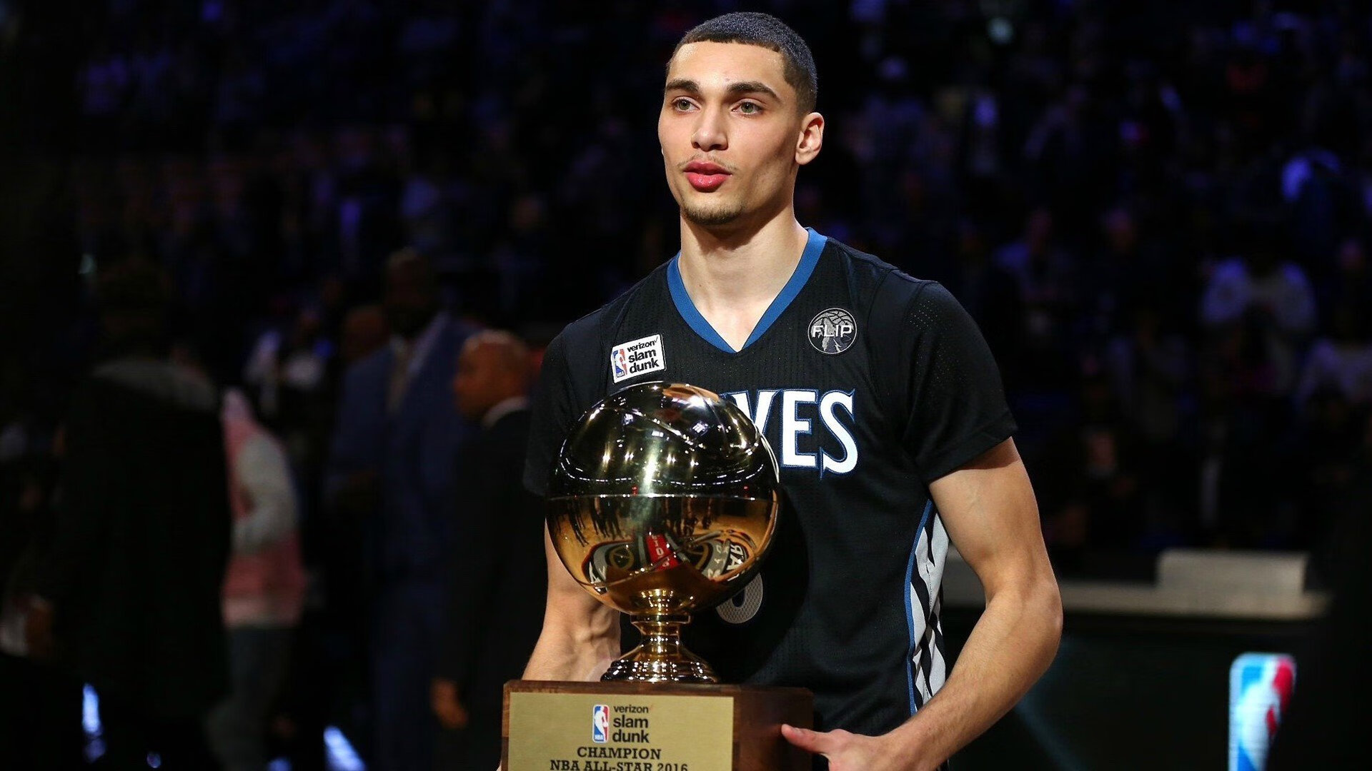 半场焦点:54-51,北京队稍占优势,比赛激烈进展中!,北京鶸队