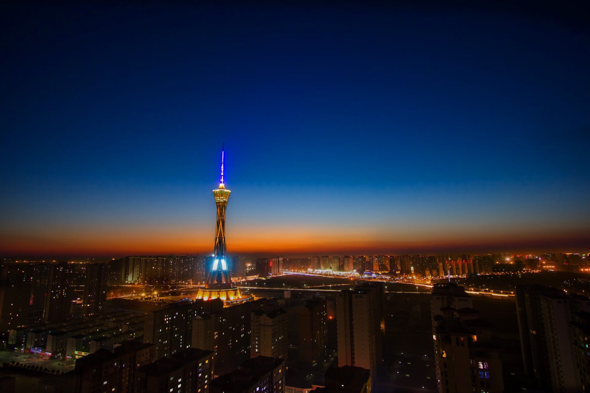 开云官网-漫游世界：沿途风光、民俗故事与比赛的完美融合，漫游故事视频